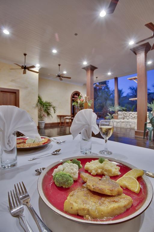 Mahogany Hall Luxury Boutique Resort San Ignacio Bagian luar foto