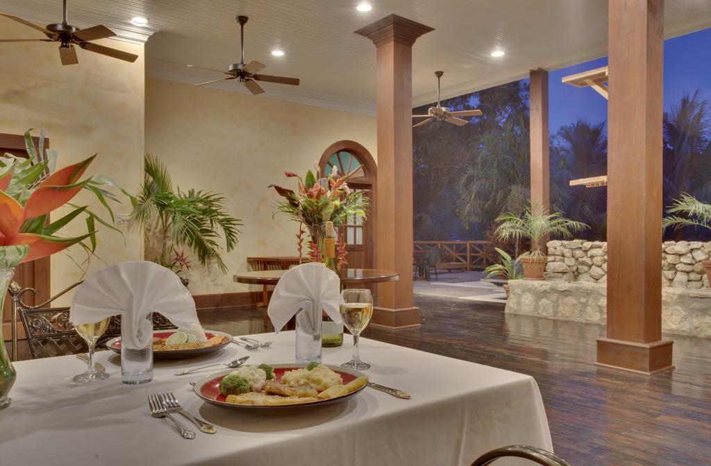 Mahogany Hall Luxury Boutique Resort San Ignacio Bagian luar foto