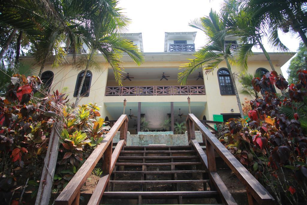 Mahogany Hall Luxury Boutique Resort San Ignacio Bagian luar foto