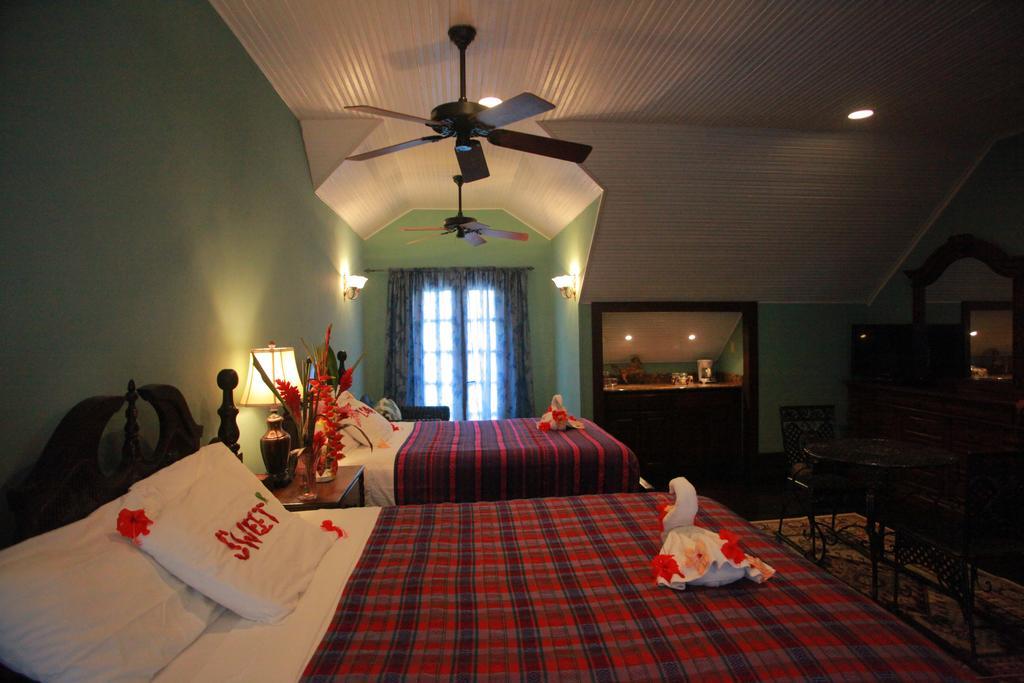 Mahogany Hall Luxury Boutique Resort San Ignacio Bagian luar foto