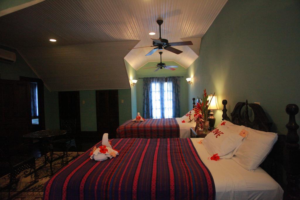 Mahogany Hall Luxury Boutique Resort San Ignacio Bagian luar foto