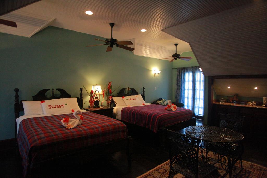 Mahogany Hall Luxury Boutique Resort San Ignacio Bagian luar foto