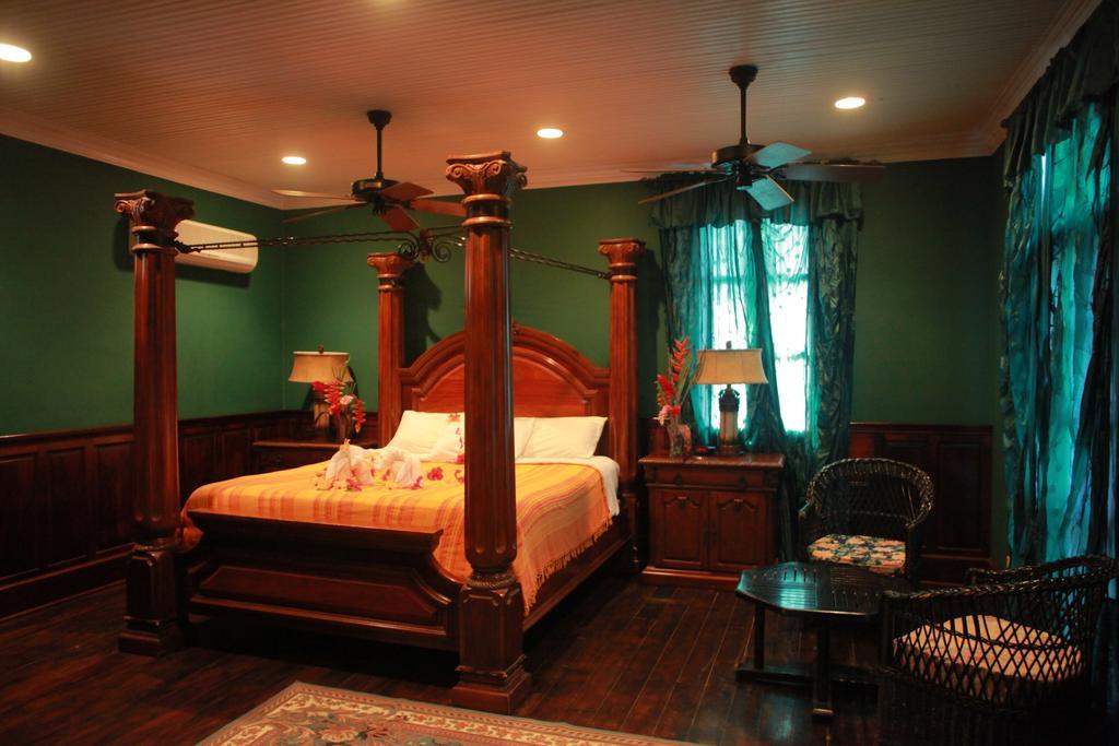 Mahogany Hall Luxury Boutique Resort San Ignacio Bagian luar foto