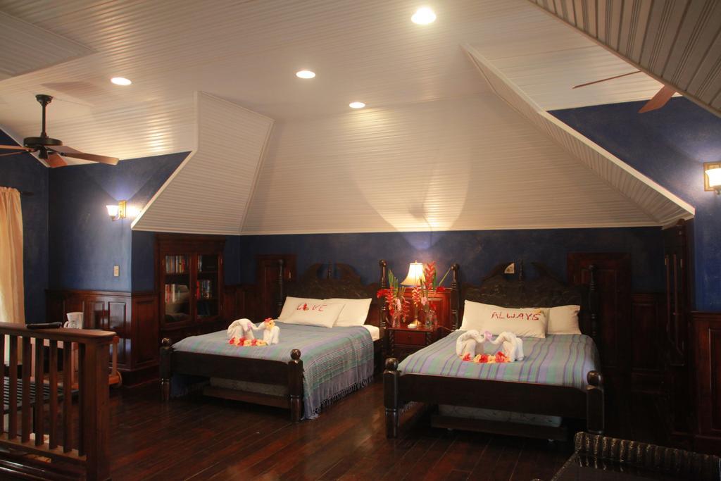 Mahogany Hall Luxury Boutique Resort San Ignacio Bagian luar foto