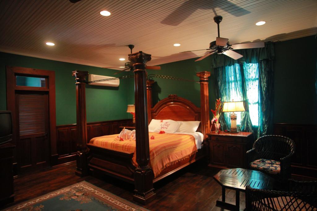 Mahogany Hall Luxury Boutique Resort San Ignacio Bagian luar foto
