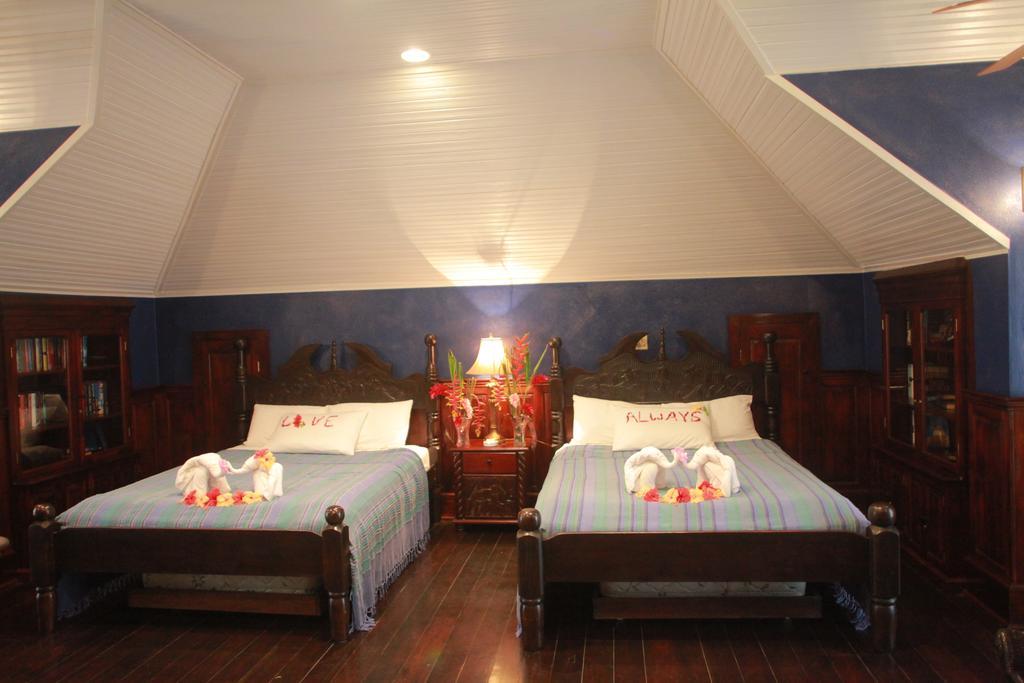 Mahogany Hall Luxury Boutique Resort San Ignacio Bagian luar foto
