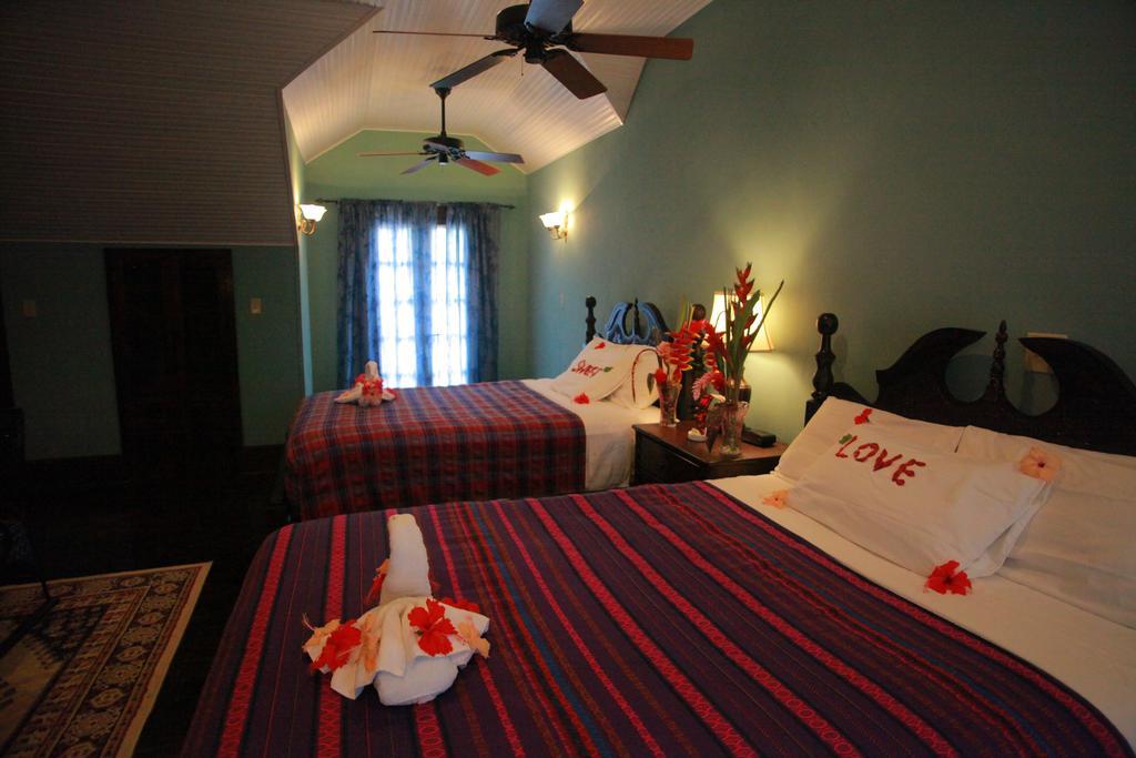 Mahogany Hall Luxury Boutique Resort San Ignacio Bagian luar foto