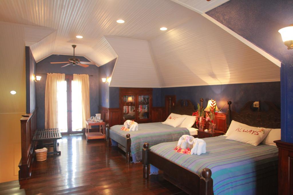 Mahogany Hall Luxury Boutique Resort San Ignacio Bagian luar foto