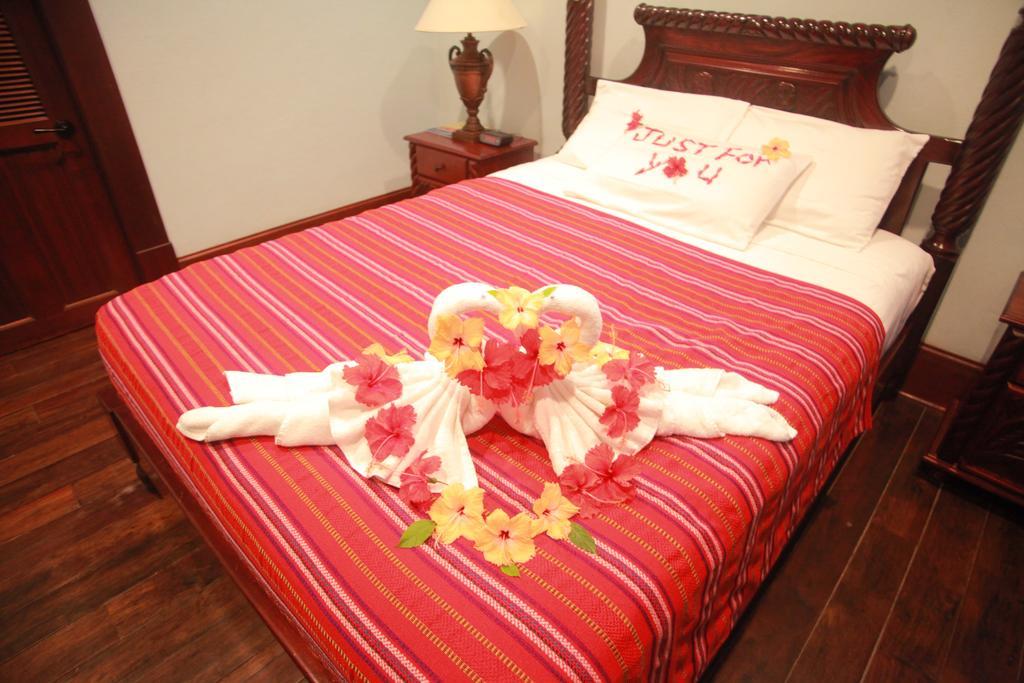 Mahogany Hall Luxury Boutique Resort San Ignacio Bagian luar foto
