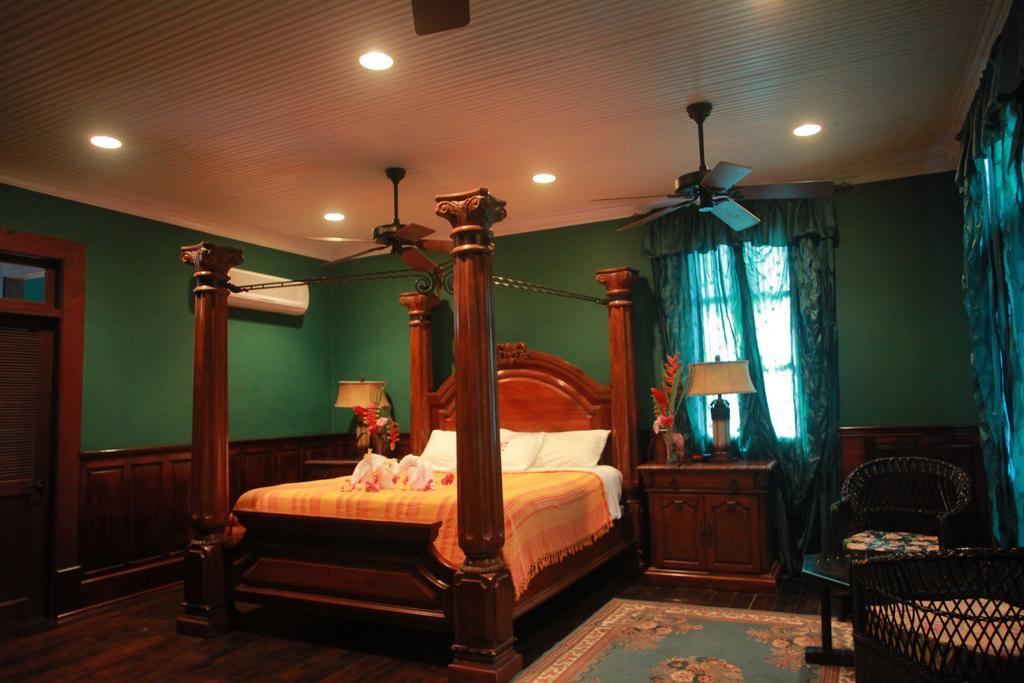 Mahogany Hall Luxury Boutique Resort San Ignacio Bagian luar foto