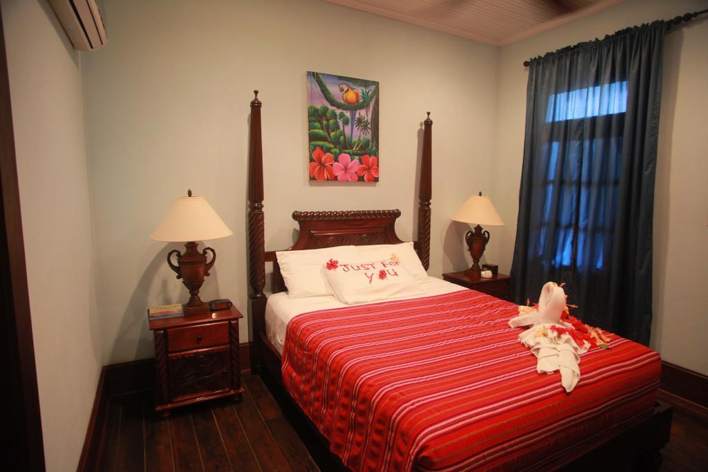 Mahogany Hall Luxury Boutique Resort San Ignacio Bagian luar foto