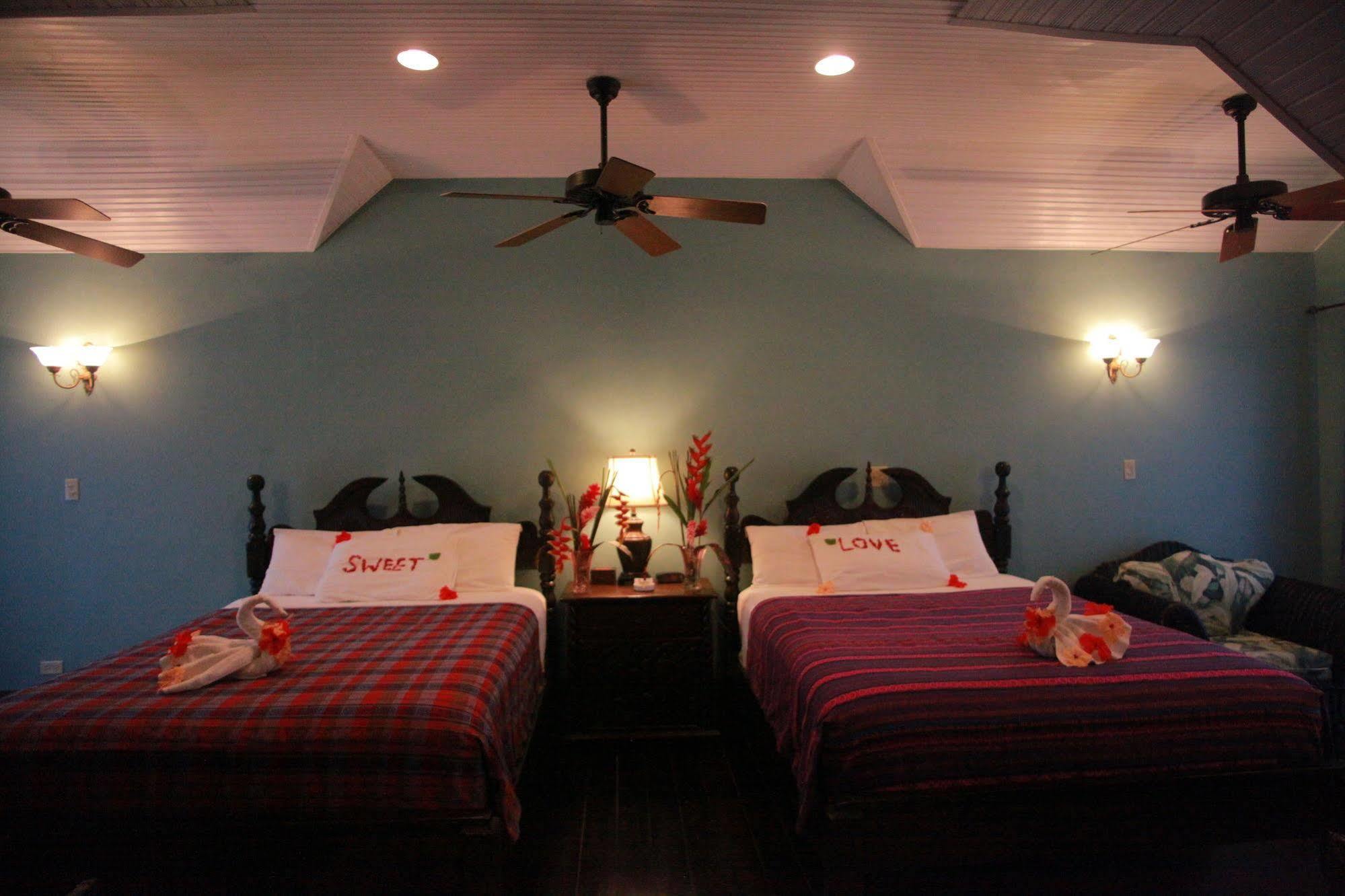 Mahogany Hall Luxury Boutique Resort San Ignacio Bagian luar foto