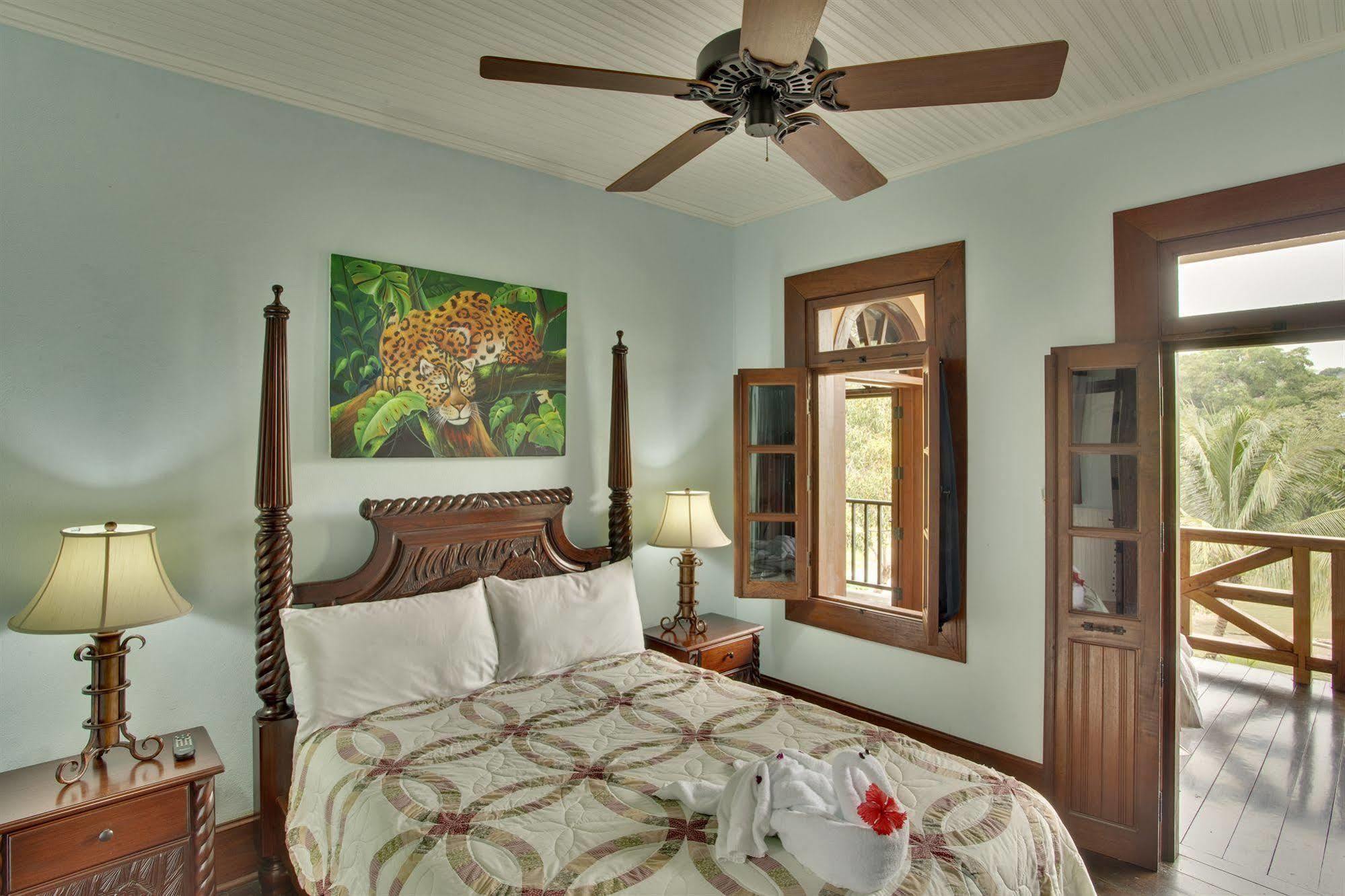 Mahogany Hall Luxury Boutique Resort San Ignacio Bagian luar foto