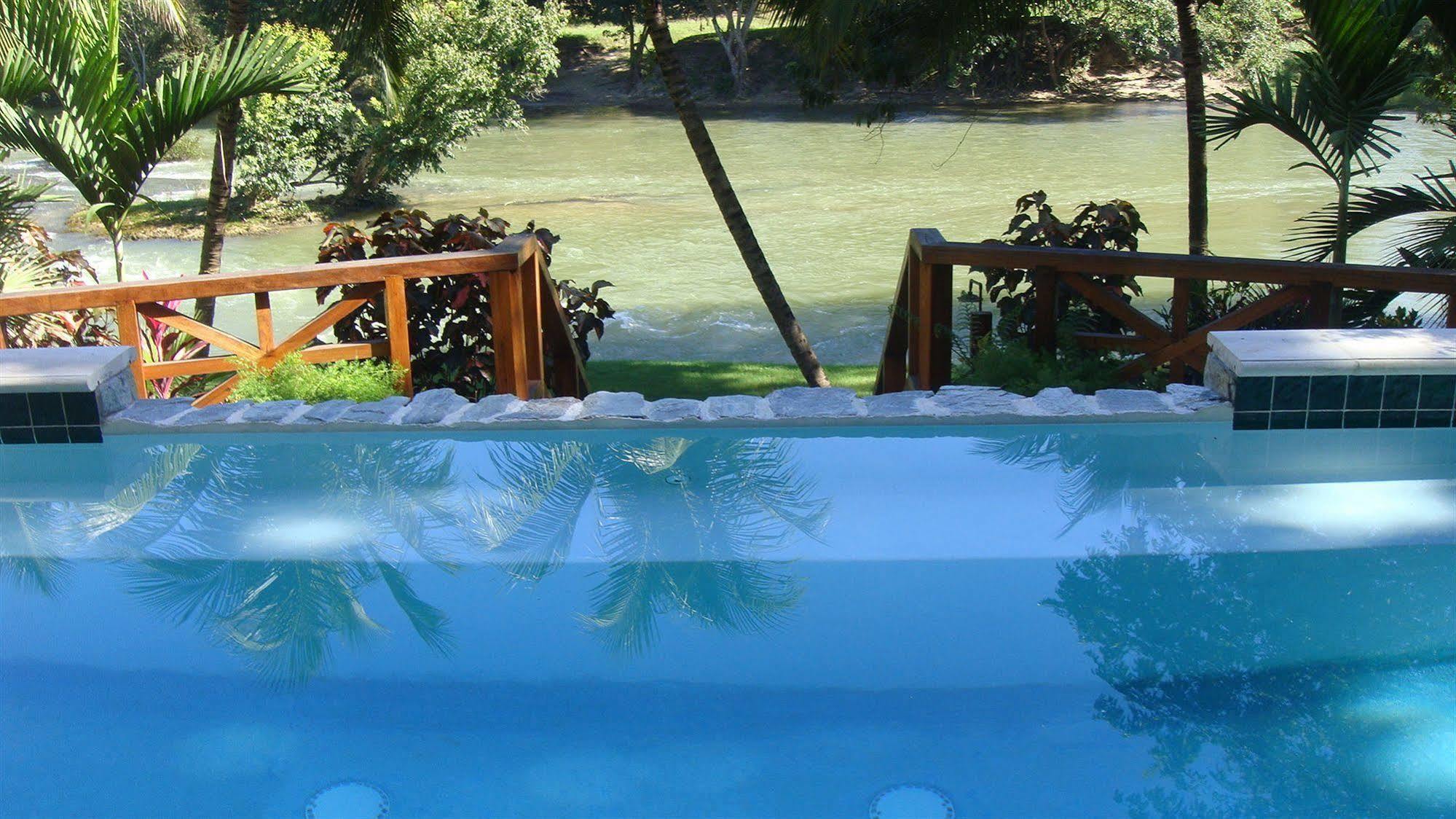 Mahogany Hall Luxury Boutique Resort San Ignacio Bagian luar foto