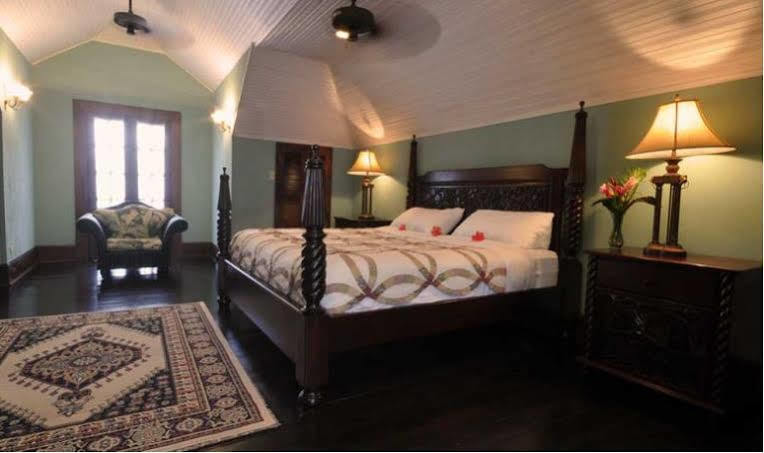 Mahogany Hall Luxury Boutique Resort San Ignacio Bagian luar foto